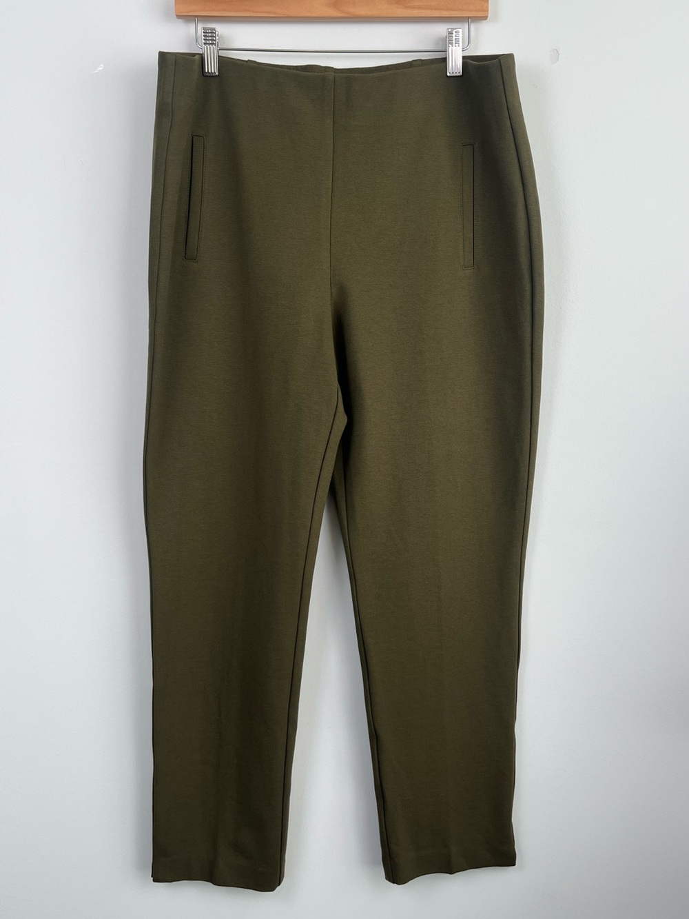 Chico’s olive green rayon nylon spandex knit pullon ankle pants, large.